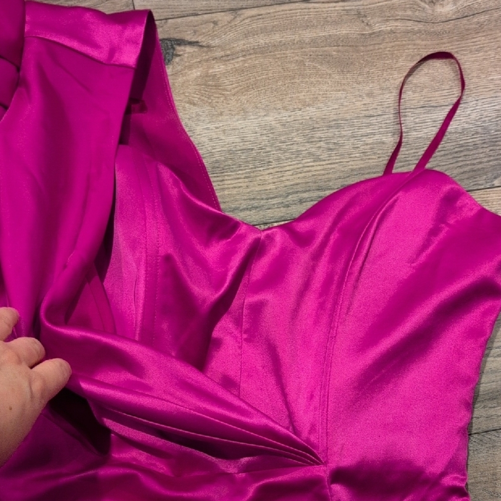 bebe One-Shoulder Satin Mini Dress in Fuchsia - Picture 7 of 7